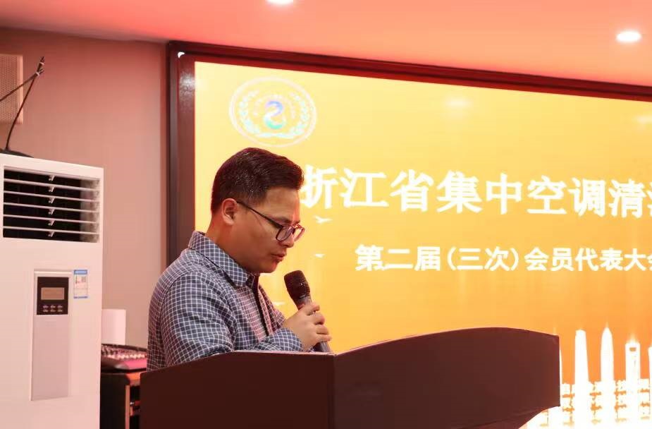 袁一洪1.jpg 袁一洪1.jpg